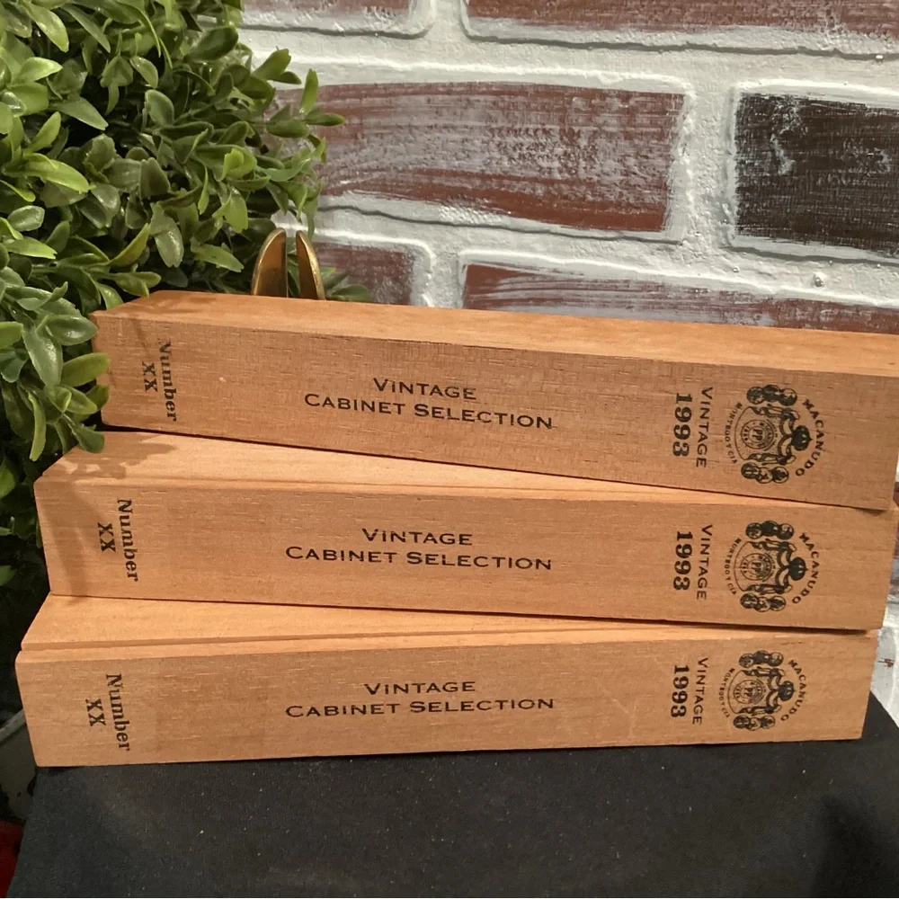 Vintage set of 3 individual Cigar Boxes dated 1993 - Very Unique Boxes - Nice